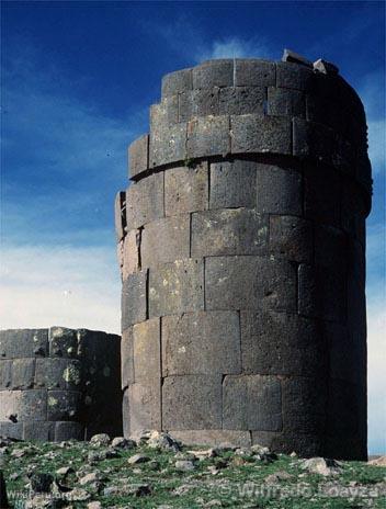 Chulpas de Sillustani dans l'Altiplano