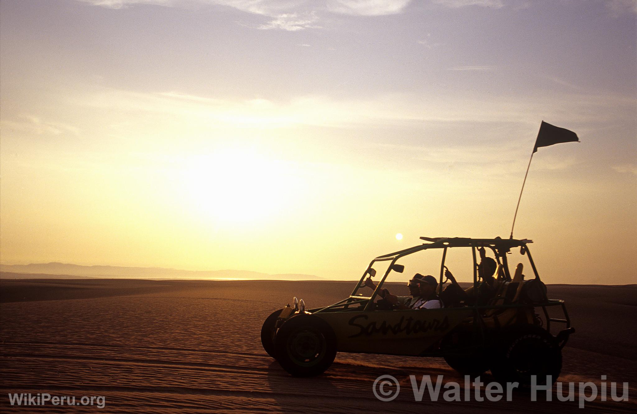 Buggy dans le dsert d'Ica