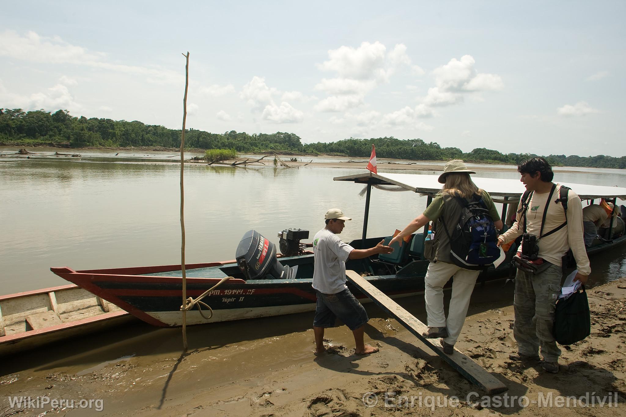 Touristes sur le fleuve Madre de Dios