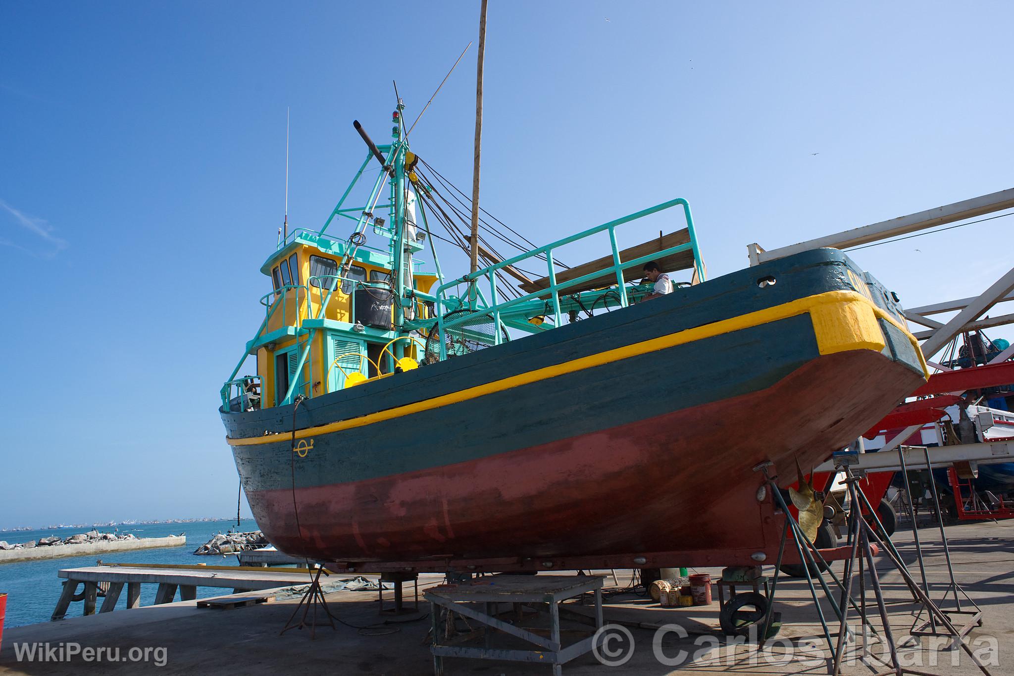 Chantier naval de bateaux de pche au Callao