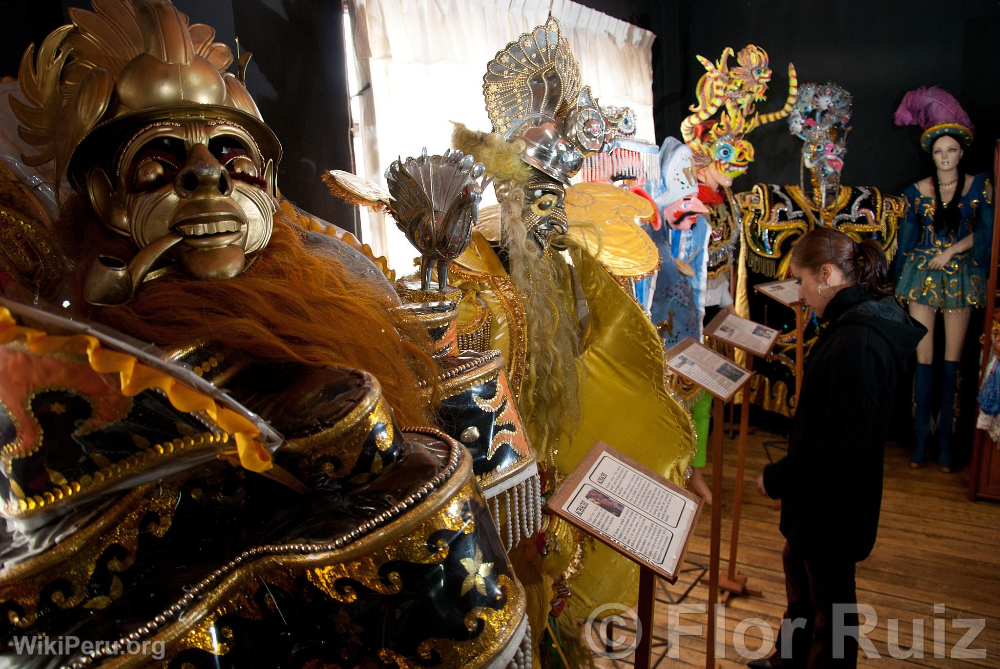 Exposition de costumes traditionnels