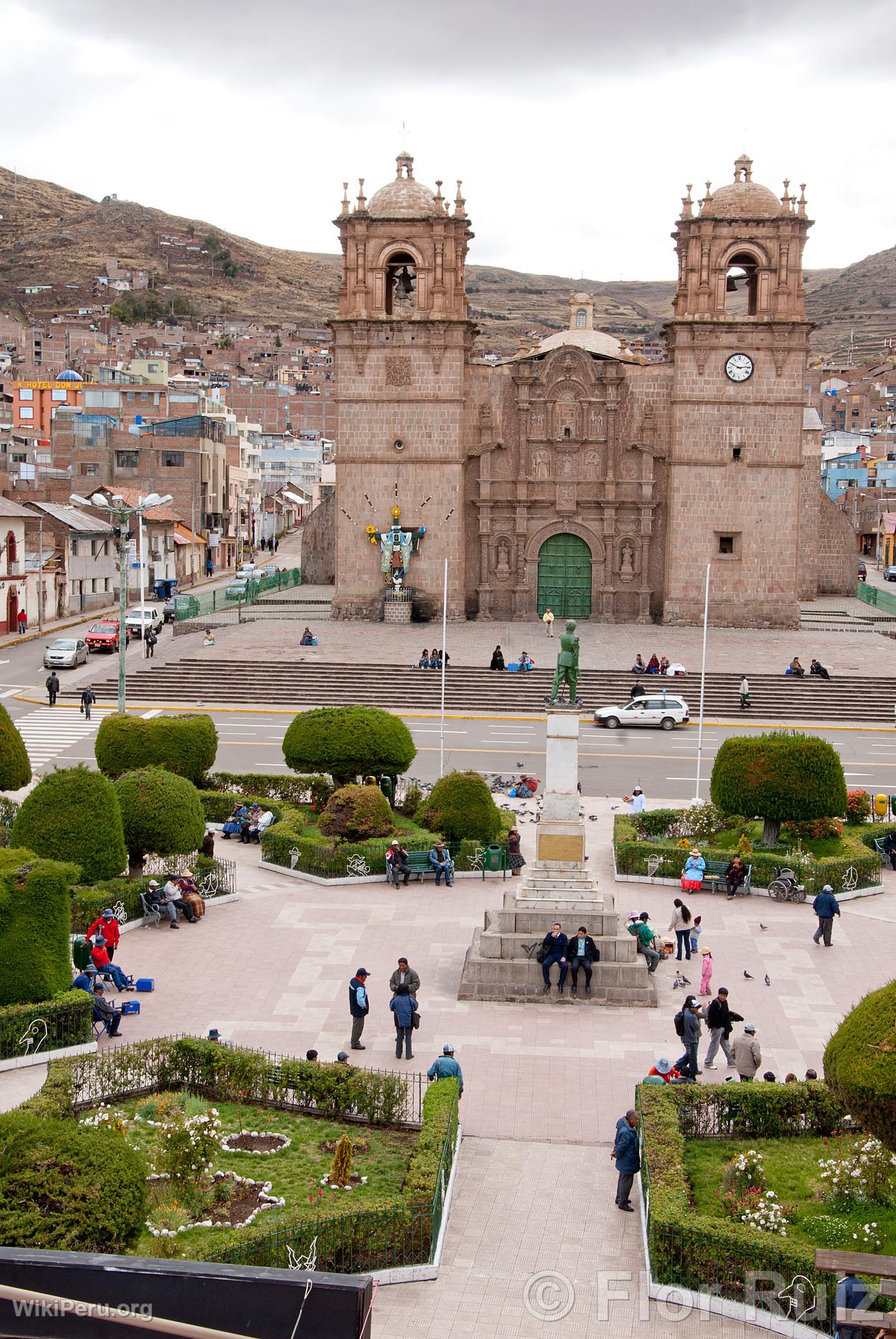 Place et Cathdrale de Puno