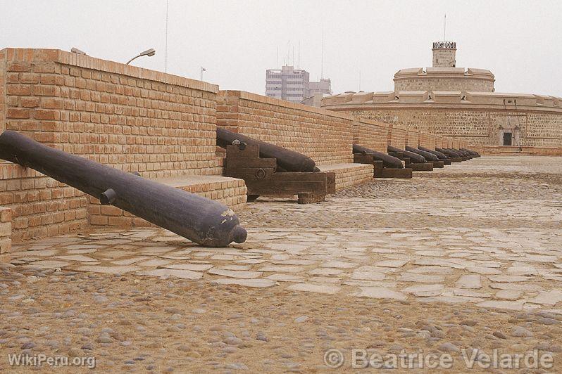 Vue des canons de la forteresse du Real Felipe, Callao