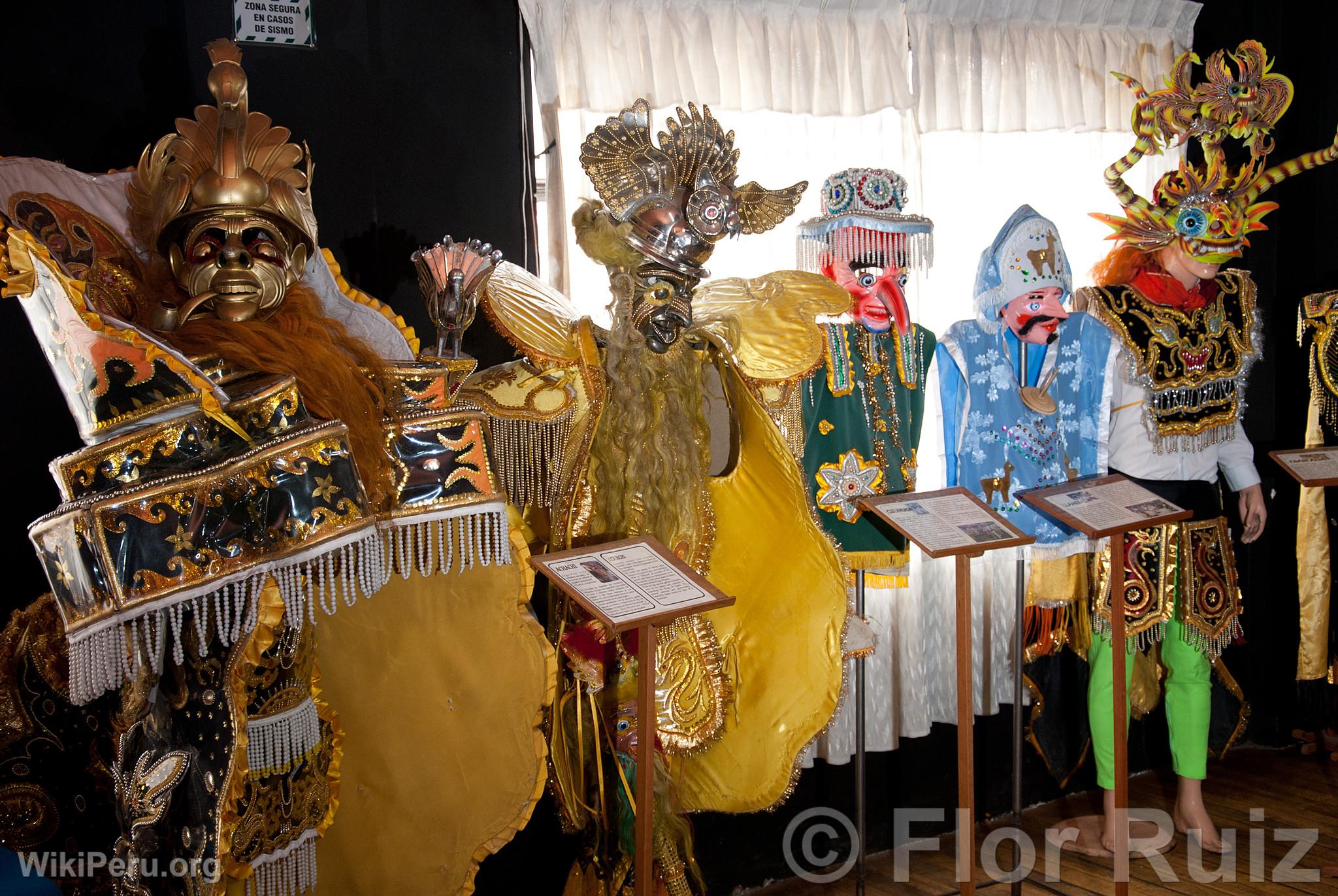 Exposition de costumes traditionnels