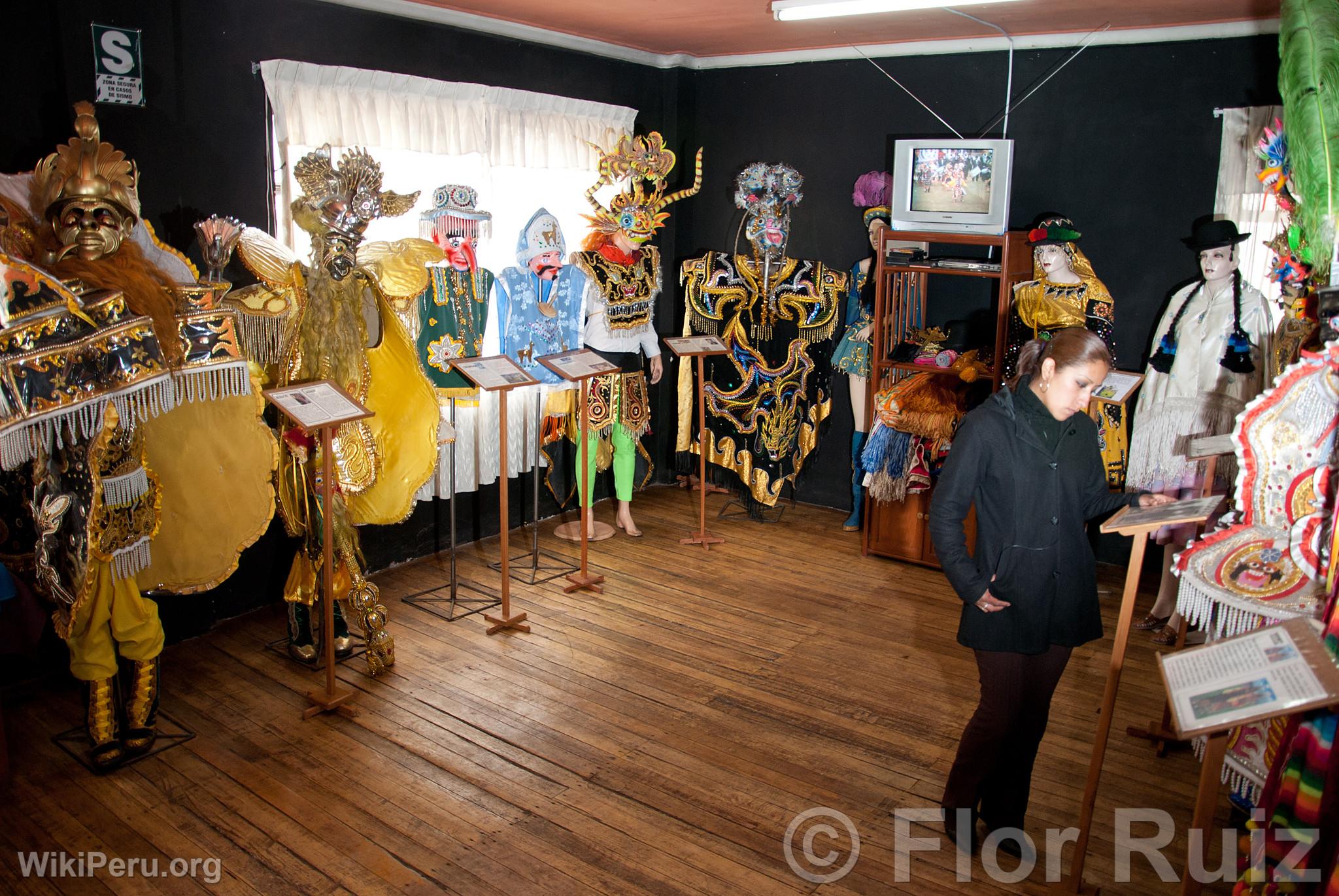 Exposition de costumes traditionnels