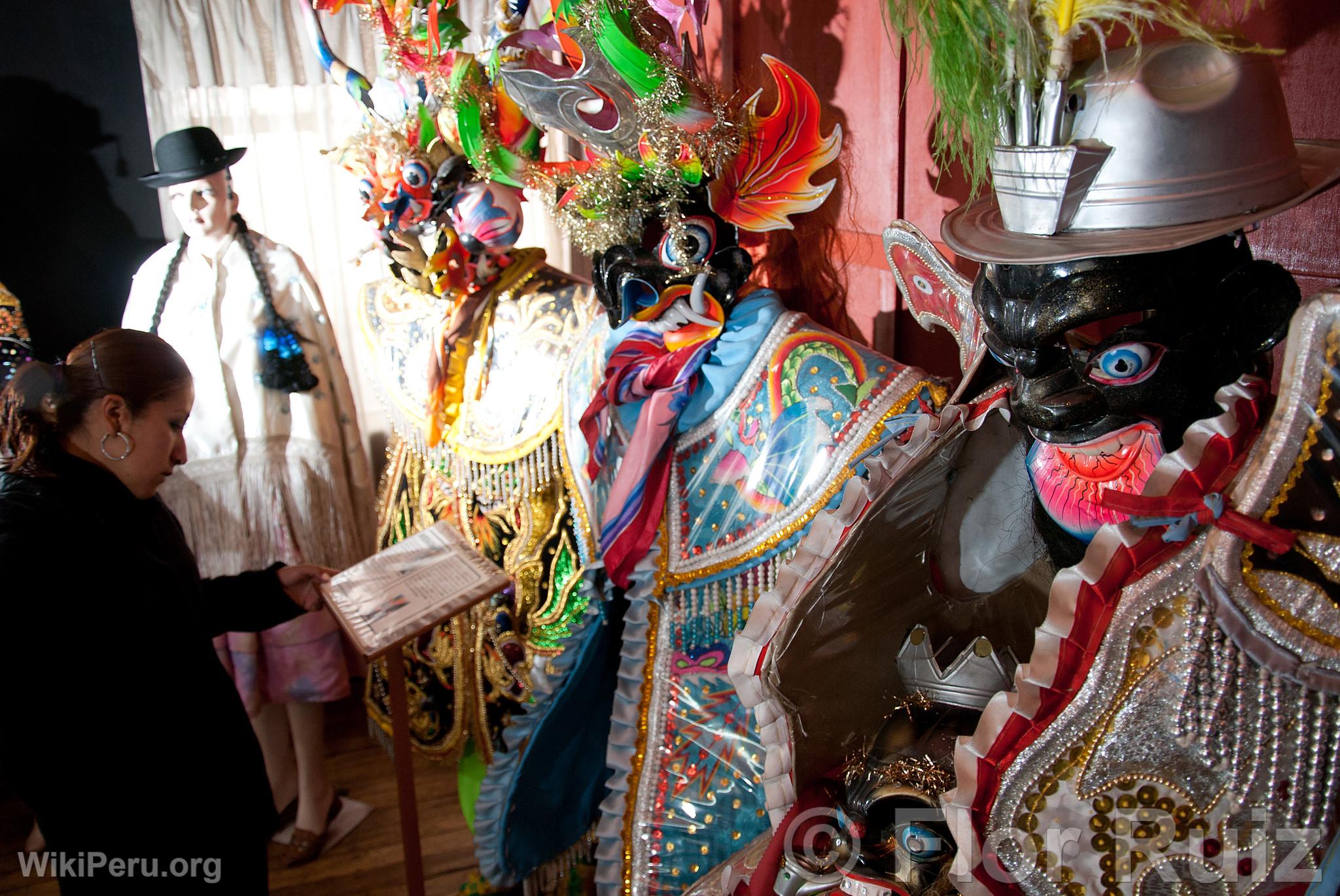 Exposition de costumes traditionnels