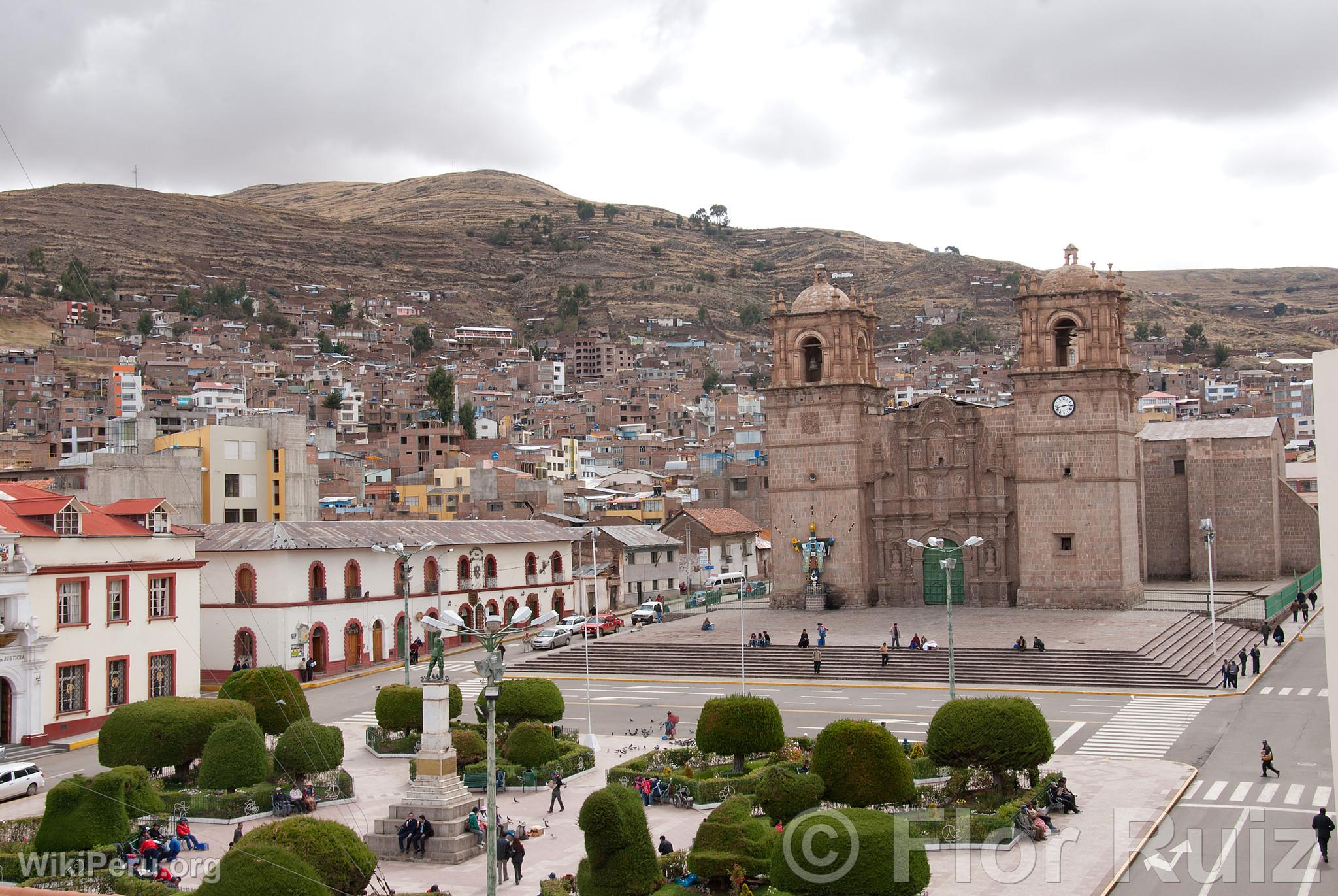 Place et Cathdrale de Puno