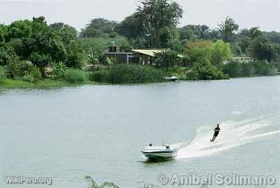 Ski nautique sur le fleuve Piura