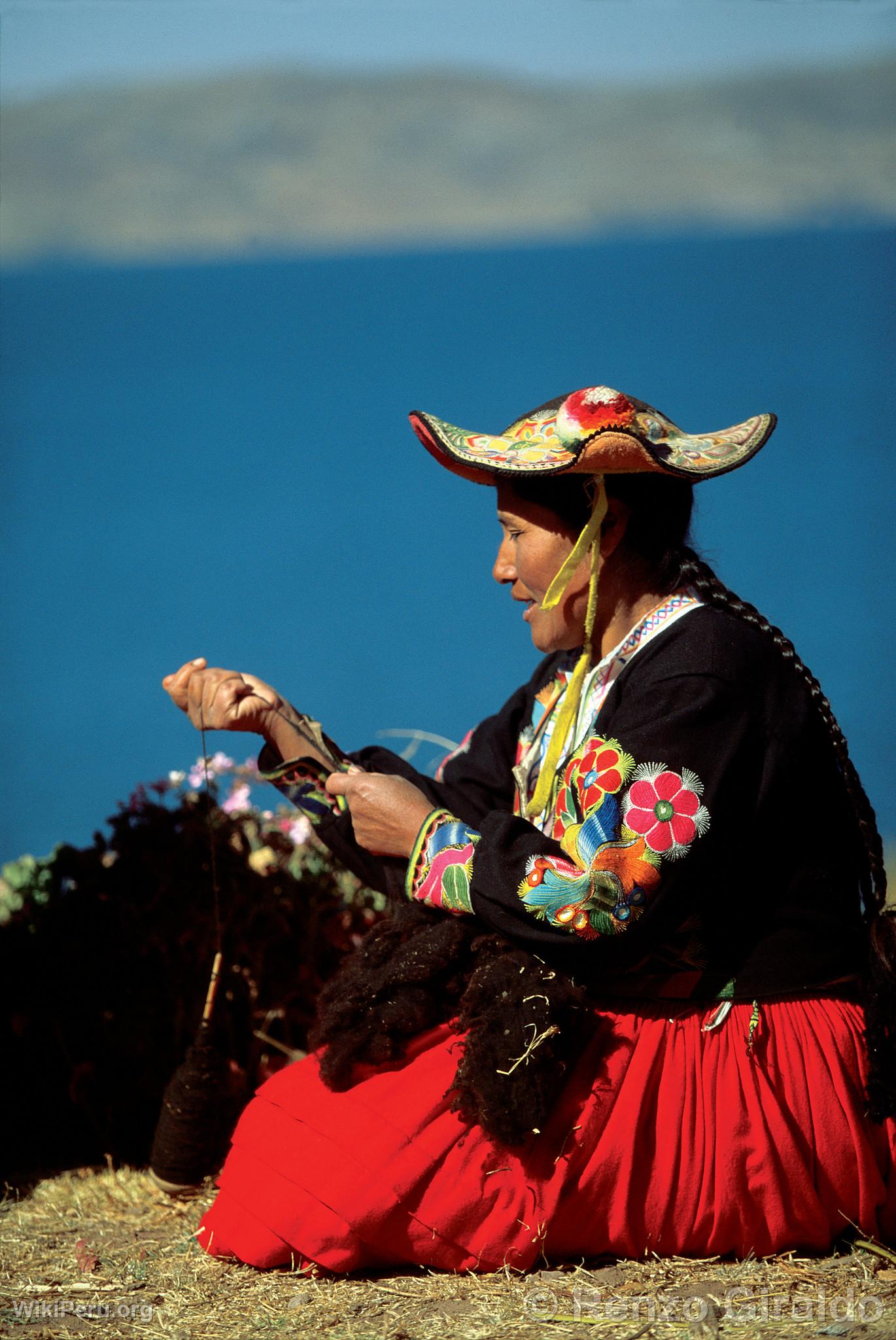 Artesana de Llachn et du lac Titicaca