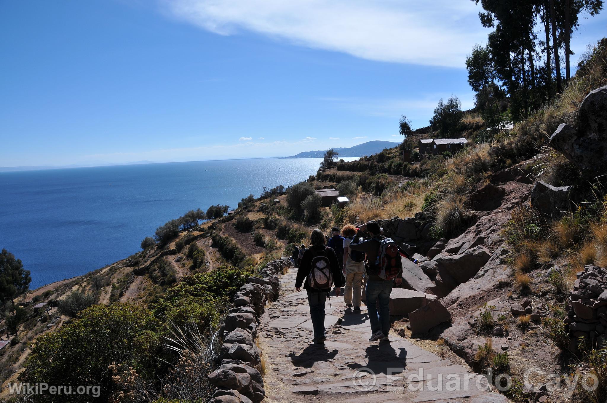 Touristes sur l'le de Taquile