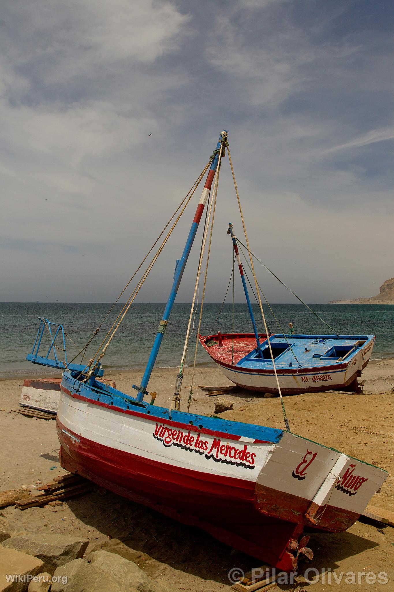 Bateaux sur la plage El uro