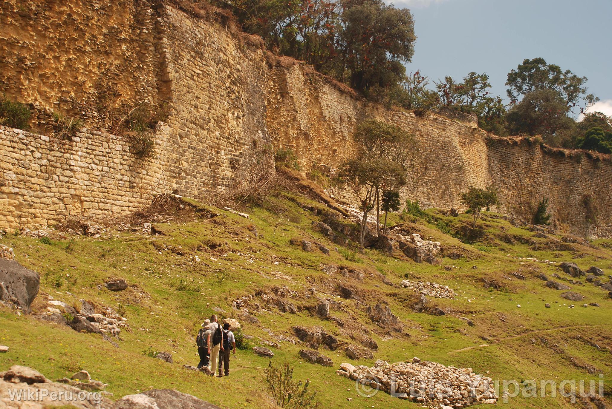 Touristes  la Forteresse de Kulap