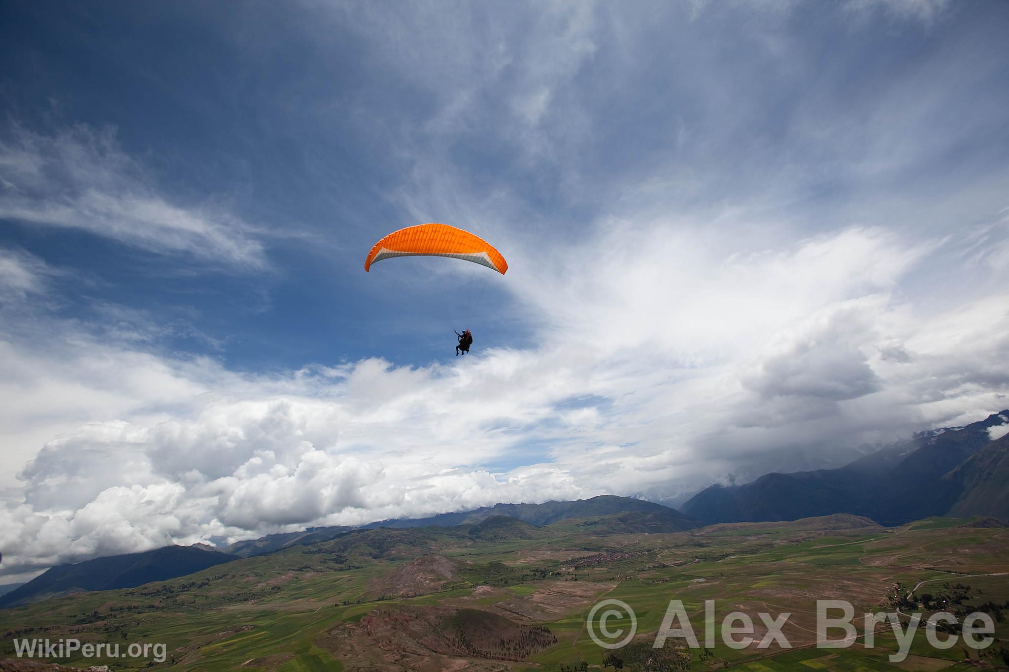 Parapente dans la Valle Sacre