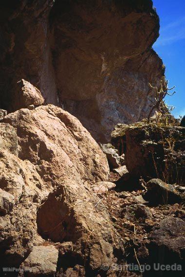 Entre de la grotte de Piquimachay