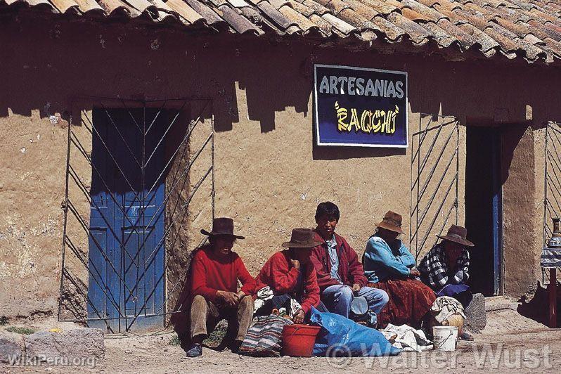 Habitants du village de Raqchi