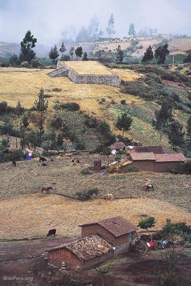 Ushnu dans la campagne de Sayhuite, Apurmac