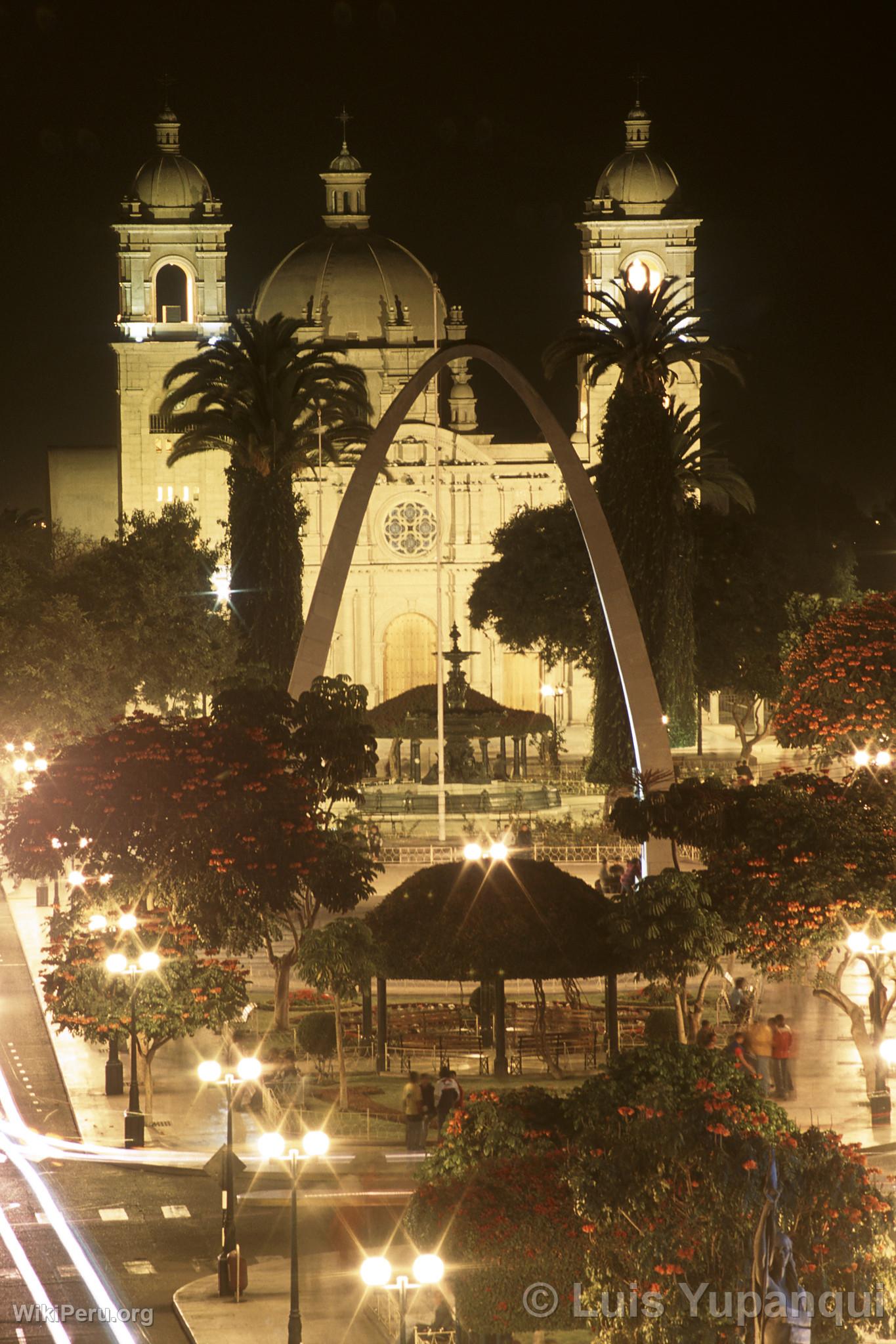 Place et Cathdrale, Tacna