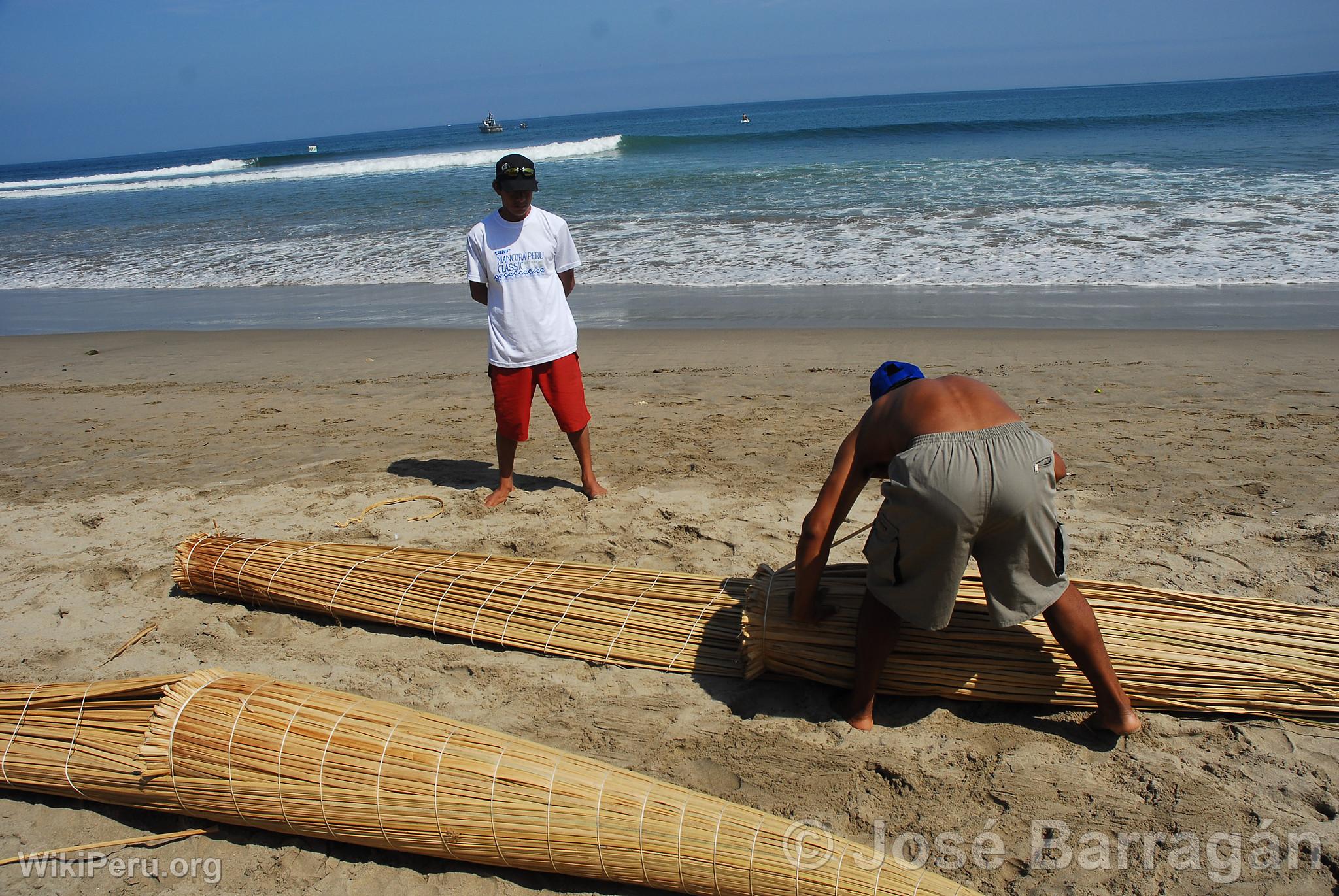 Pcheur construisant un caballito de totora