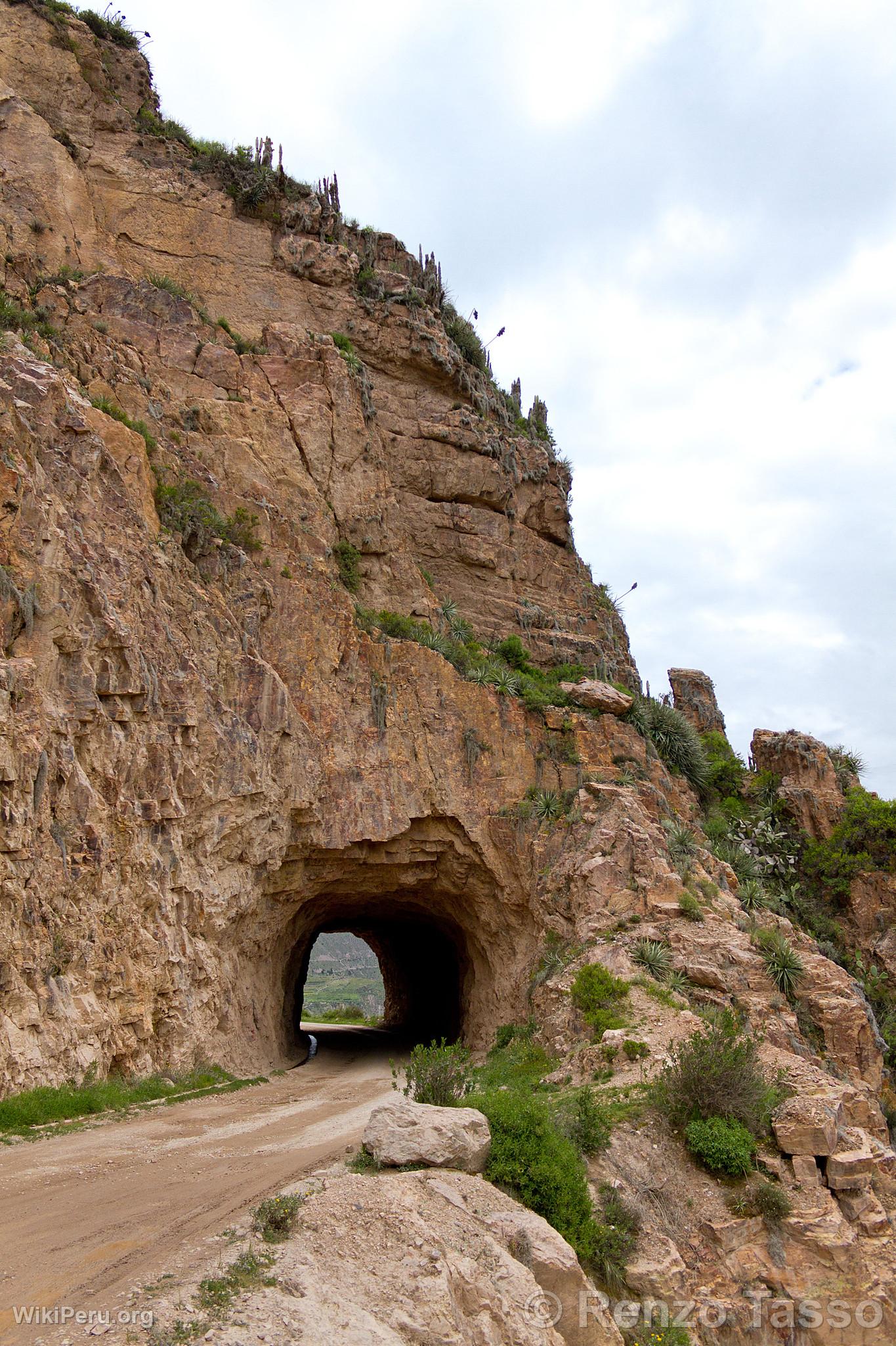 Tunnel dans le Colca