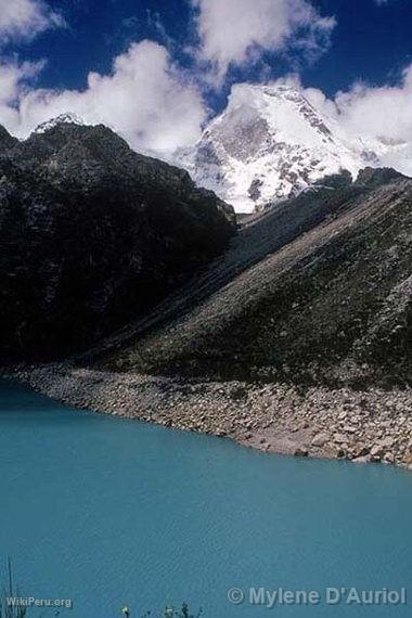 Lagune de Parn; en arrire-plan, le Huandoy, Huaylas