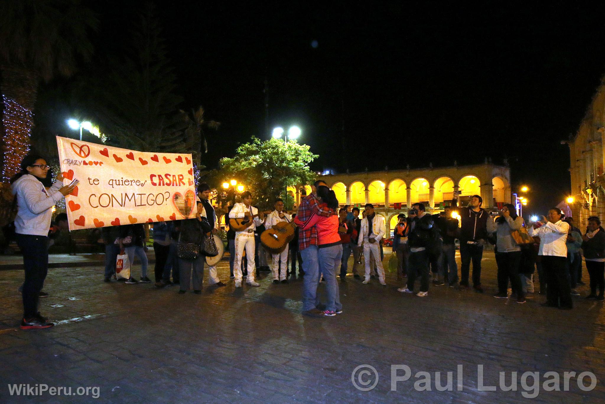 Demande en mariage sur la Place d'Armes, Arequipa