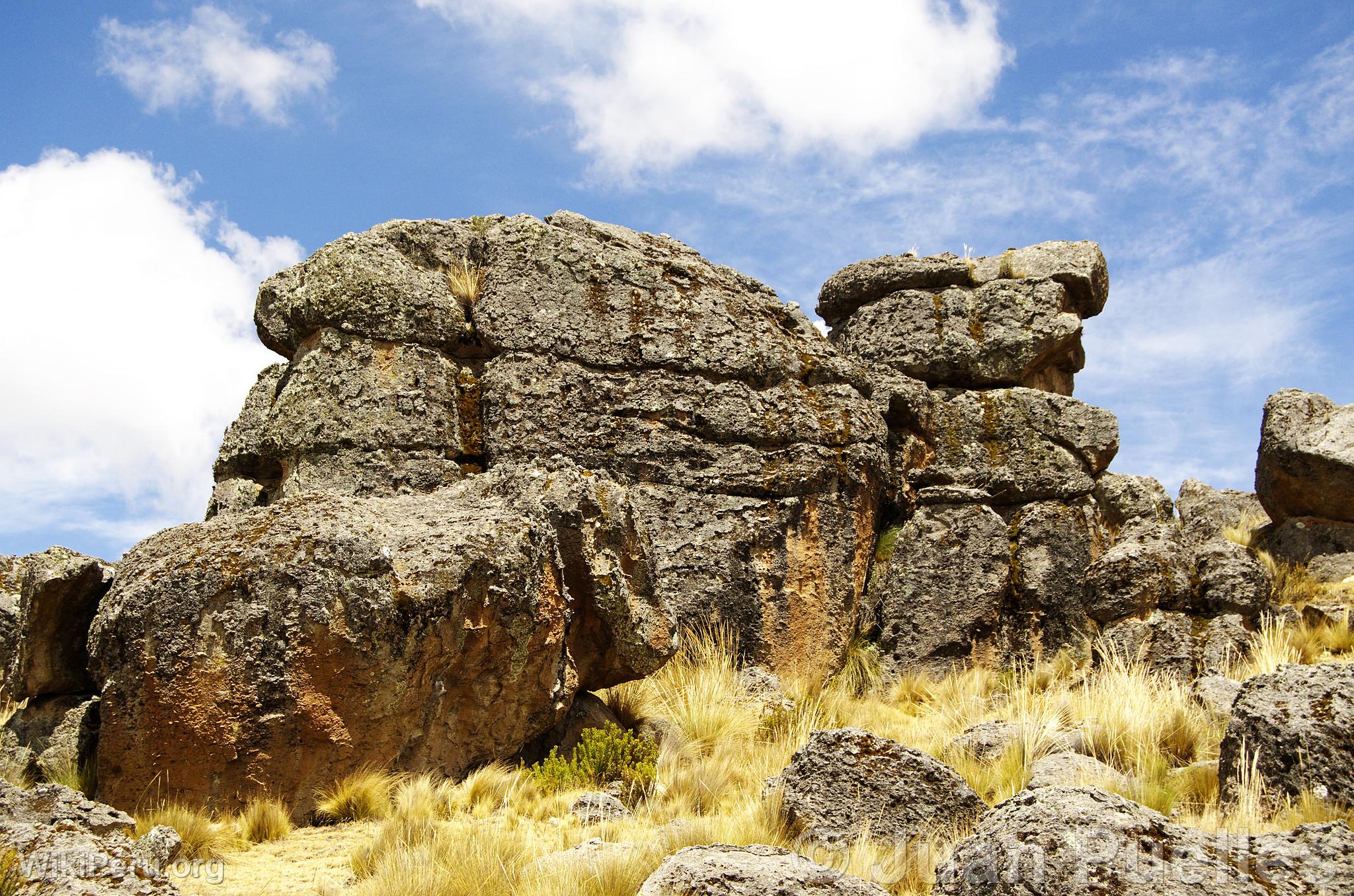 Fort de roches de Sachapite