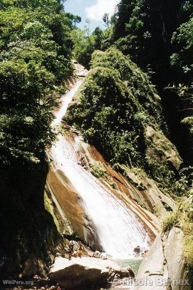 Chute d'eau au Boquern du Pre Abad, route vers Pucallpa