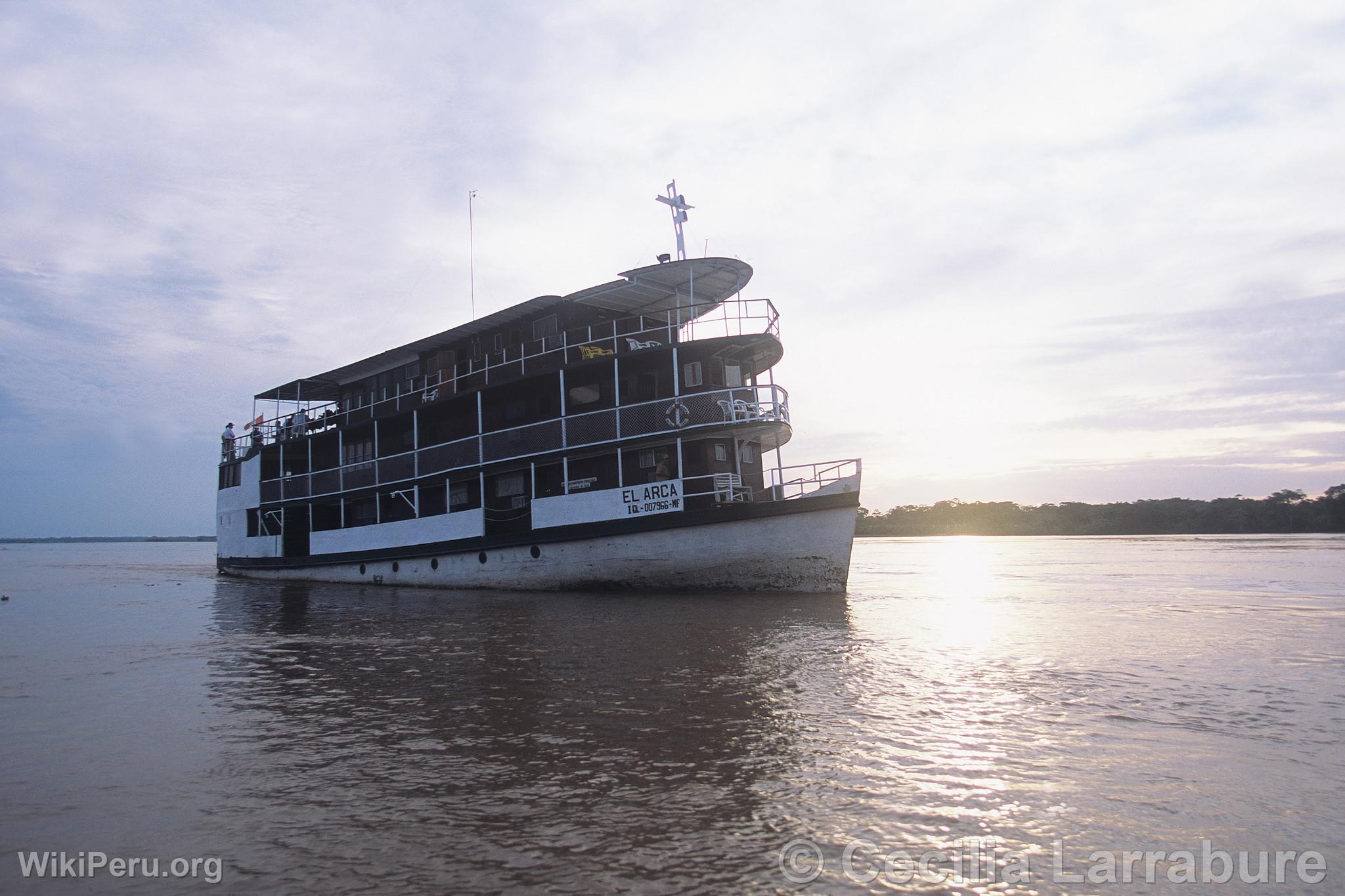 Transport de touristes sur le fleuve Amazone