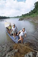 Touriste sur le fleuve Tambopata