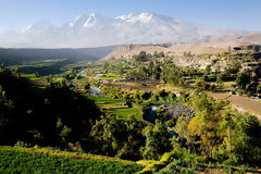 Volcan Chachani et campagne d'Arequipa