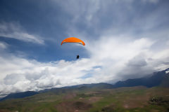 Parapente dans la Valle Sacre