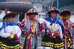 Population en habits traditionnels, Huancavelica