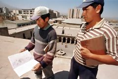 Ouvriers dans l'glise La Compaa, Arequipa