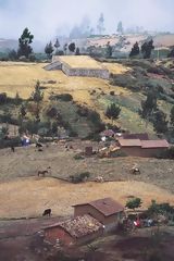 Ushnu dans la campagne de Sayhuite, Apurmac